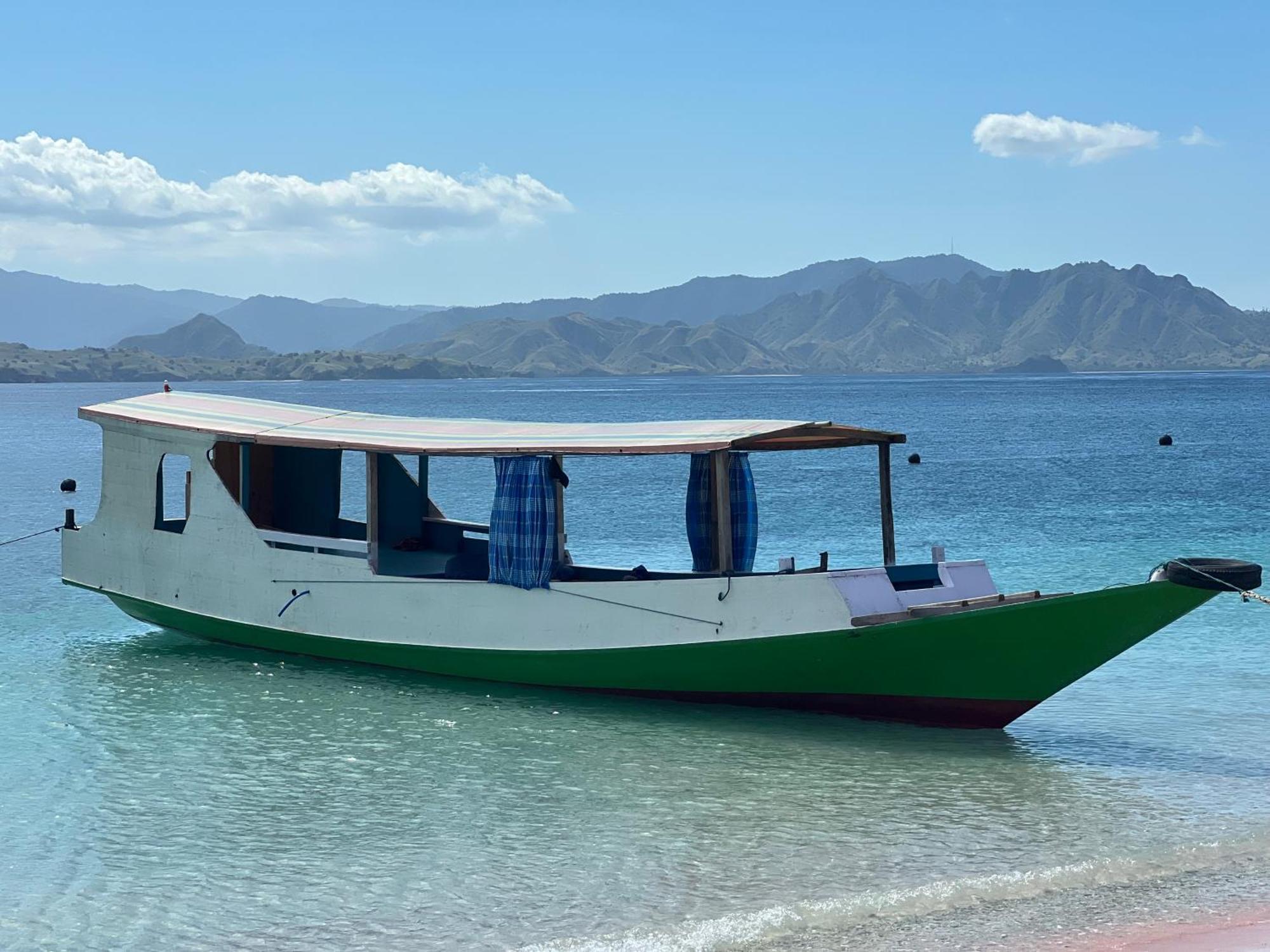 Jhuna Komodo Homestay Exterior photo