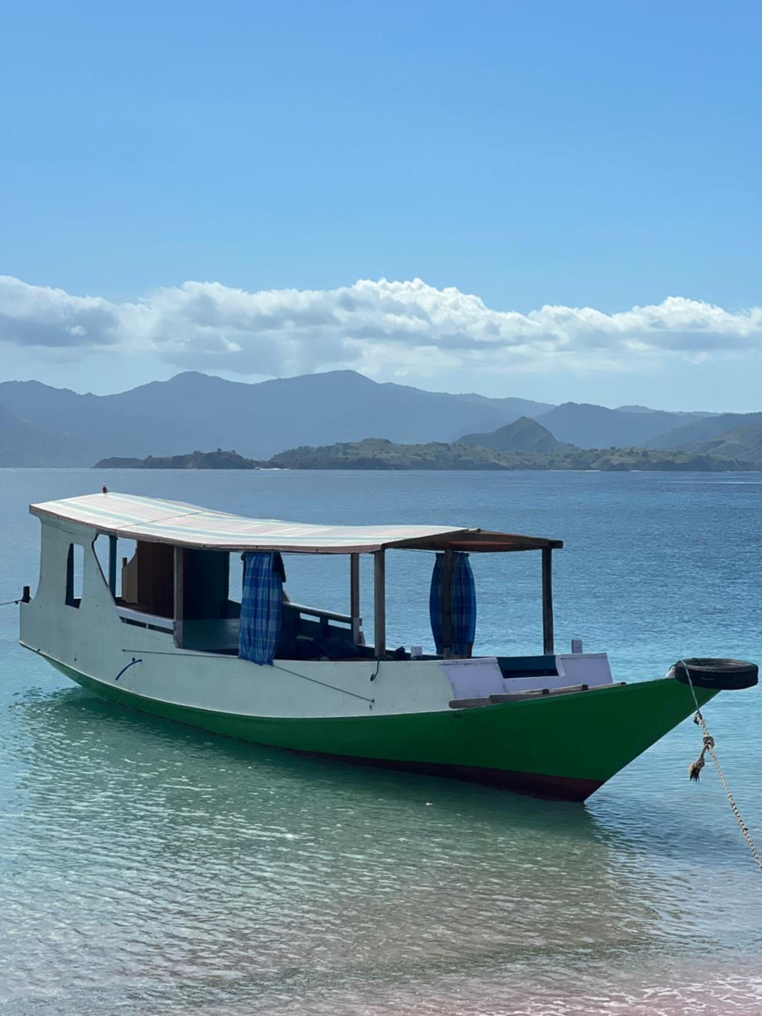 Jhuna Komodo Homestay Exterior photo